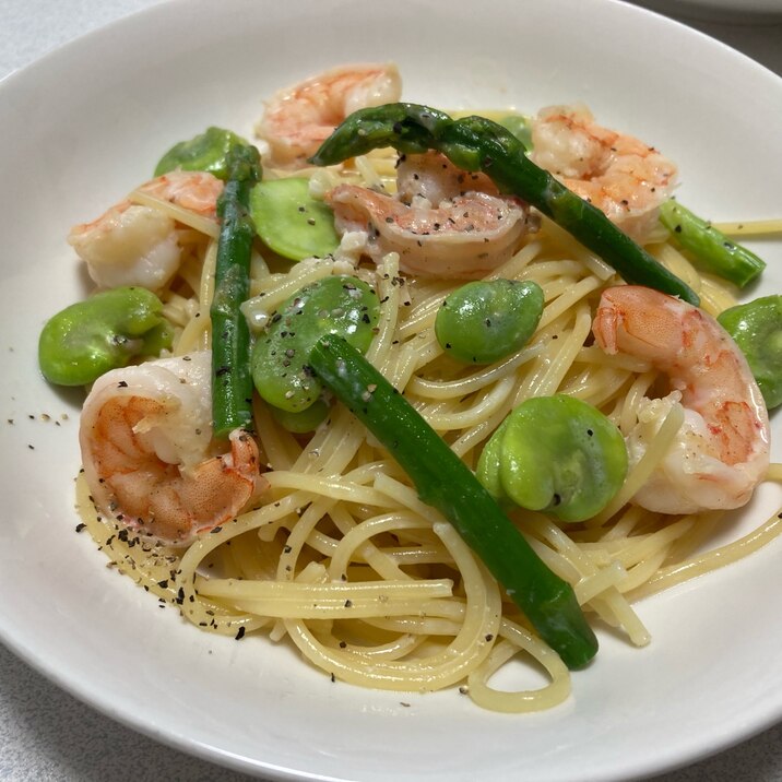 えびとそら豆とアスパラのクリームスープパスタ